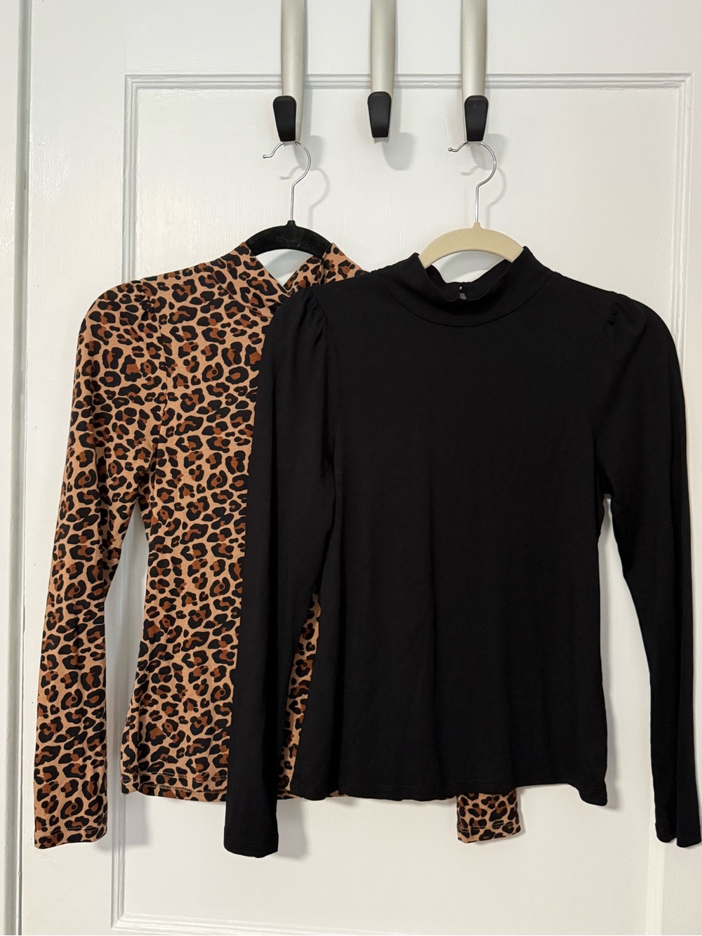 Boden Leopard Print Black Long-Sleeve Mock Neck Top Puff Shoulders Two EUC Sz 4